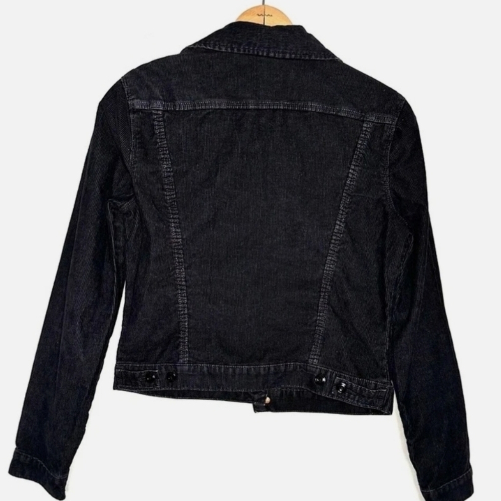 Meet Your New Favorite Layer: The "7" Venture Jacket